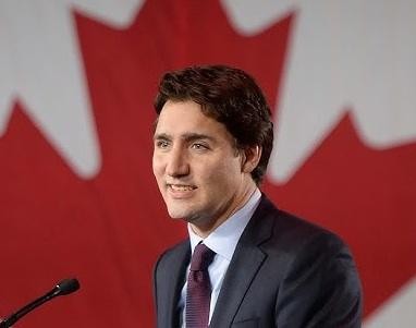 Młody Justin Trudeau z rodzicami, Pierre'em Trudeau i Margaret Sinclair, w okresie dzieciństwa.