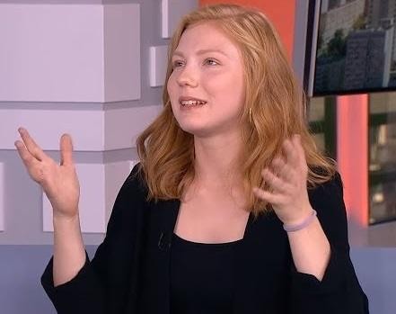 Edyta Torhan, aktorka teatralna, w trakcie występu na scenie.
